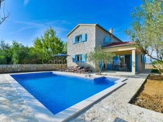 Vila, Prodaja, Privlaka, Privlaka