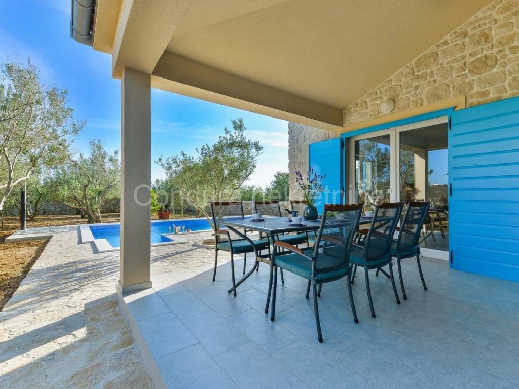 Vila, Prodaja, Privlaka, Privlaka