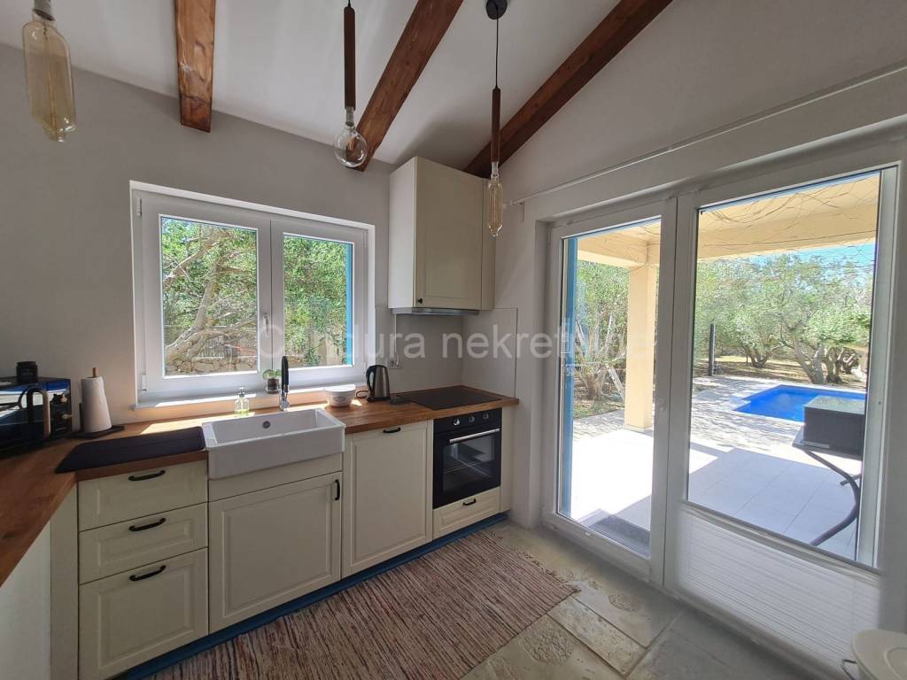 Vila, Prodaja, Privlaka, Privlaka