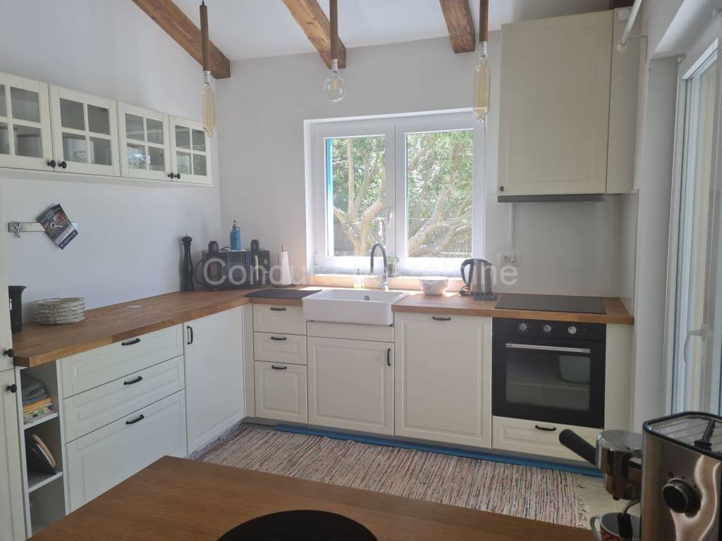 Vila, Prodaja, Privlaka, Privlaka