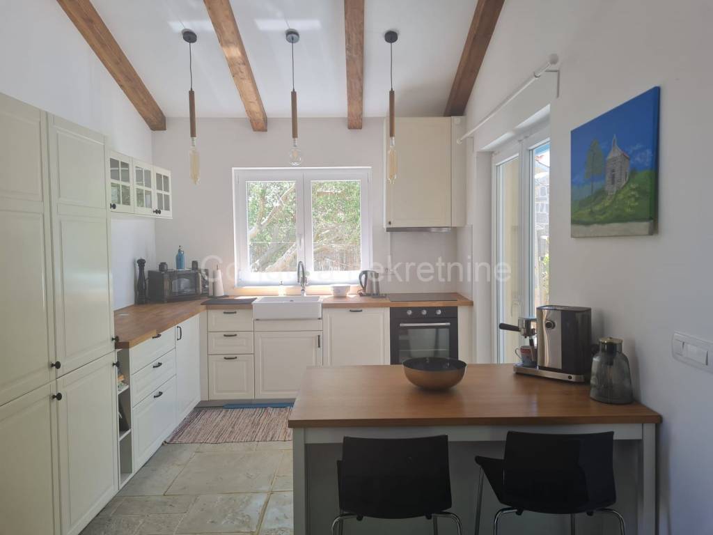 Vila, Prodaja, Privlaka, Privlaka