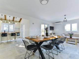 Vila, Prodaja, Privlaka, Privlaka