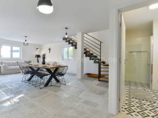 Vila, Prodaja, Privlaka, Privlaka