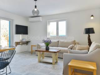 Vila, Prodaja, Privlaka, Privlaka