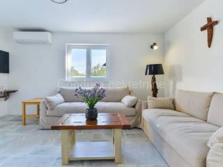 Vila, Prodaja, Privlaka, Privlaka