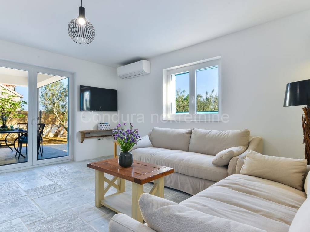 Vila, Prodaja, Privlaka, Privlaka