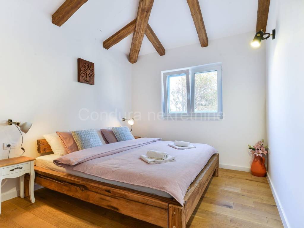 Vila, Prodaja, Privlaka, Privlaka