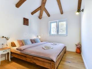 Vila, Prodaja, Privlaka, Privlaka