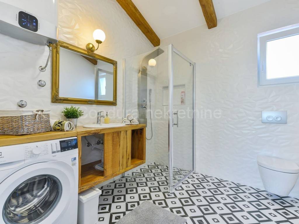 Vila, Prodaja, Privlaka, Privlaka