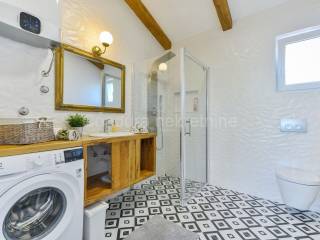 Vila, Prodaja, Privlaka, Privlaka