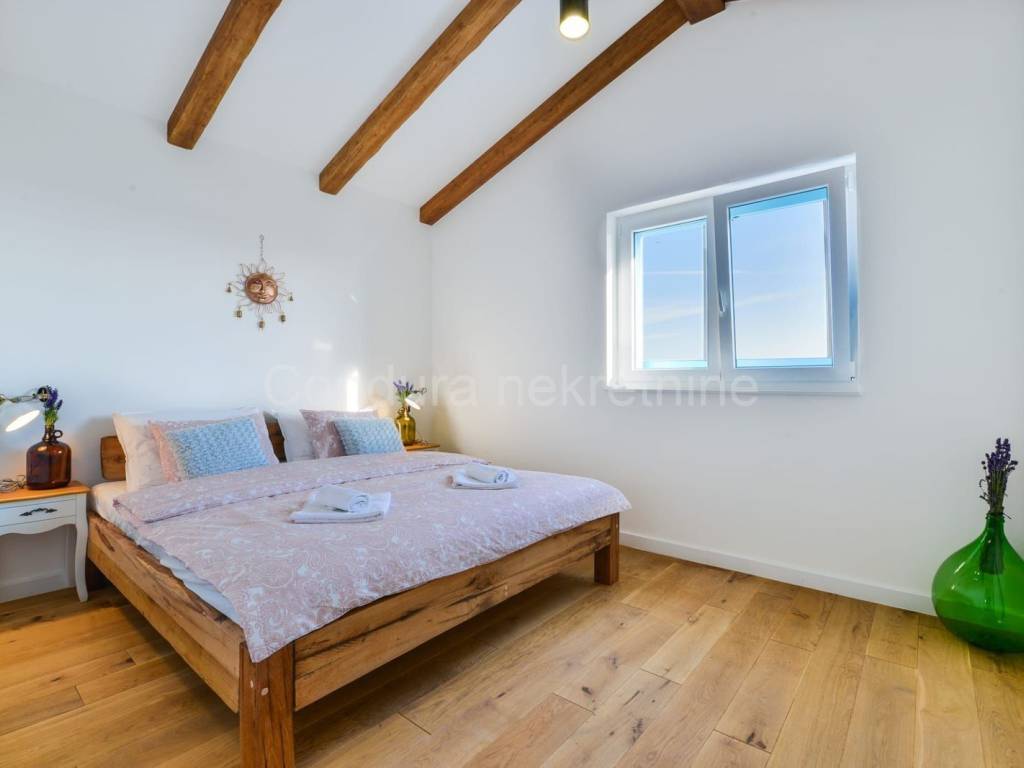 Vila, Prodaja, Privlaka, Privlaka