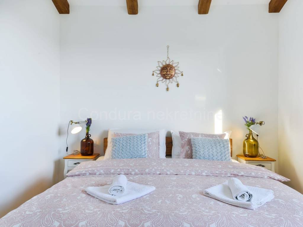Vila, Prodaja, Privlaka, Privlaka
