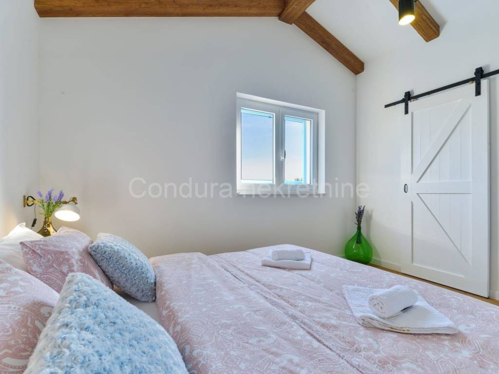 Vila, Prodaja, Privlaka, Privlaka