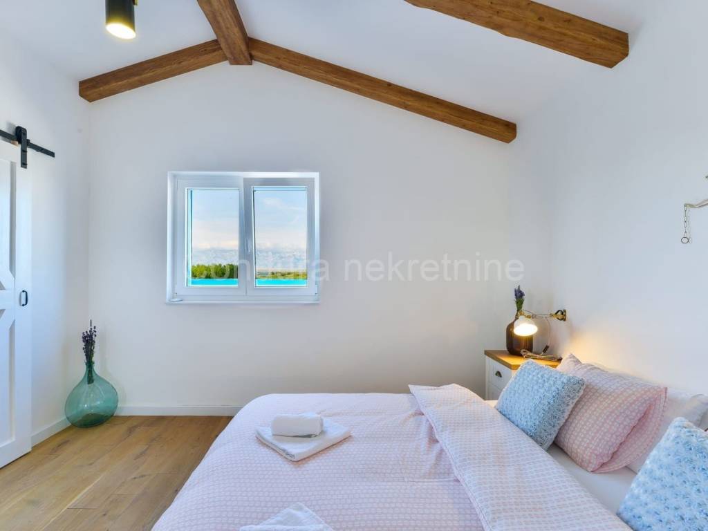 Vila, Prodaja, Privlaka, Privlaka