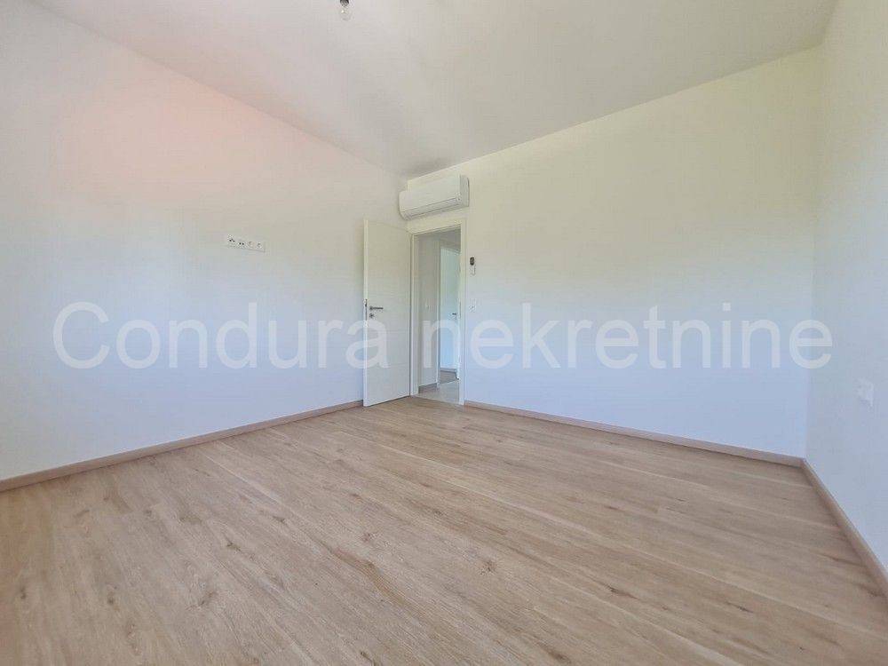 Apartman na moru, Prodaja, Vir, Vir