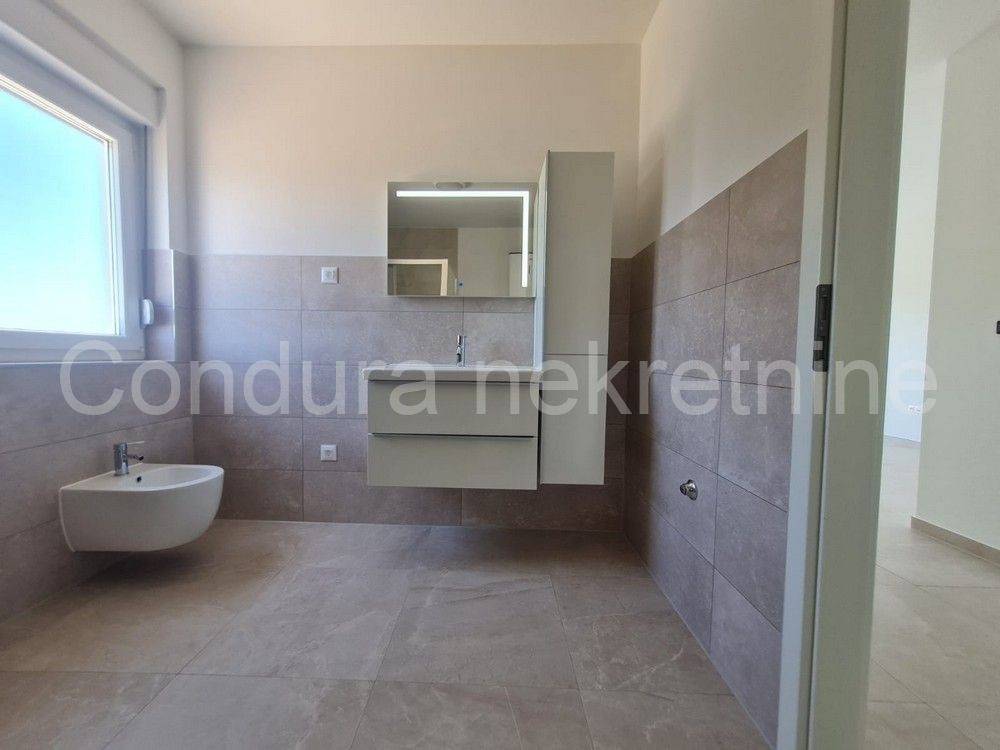 Apartman na moru, Prodaja, Vir, Vir