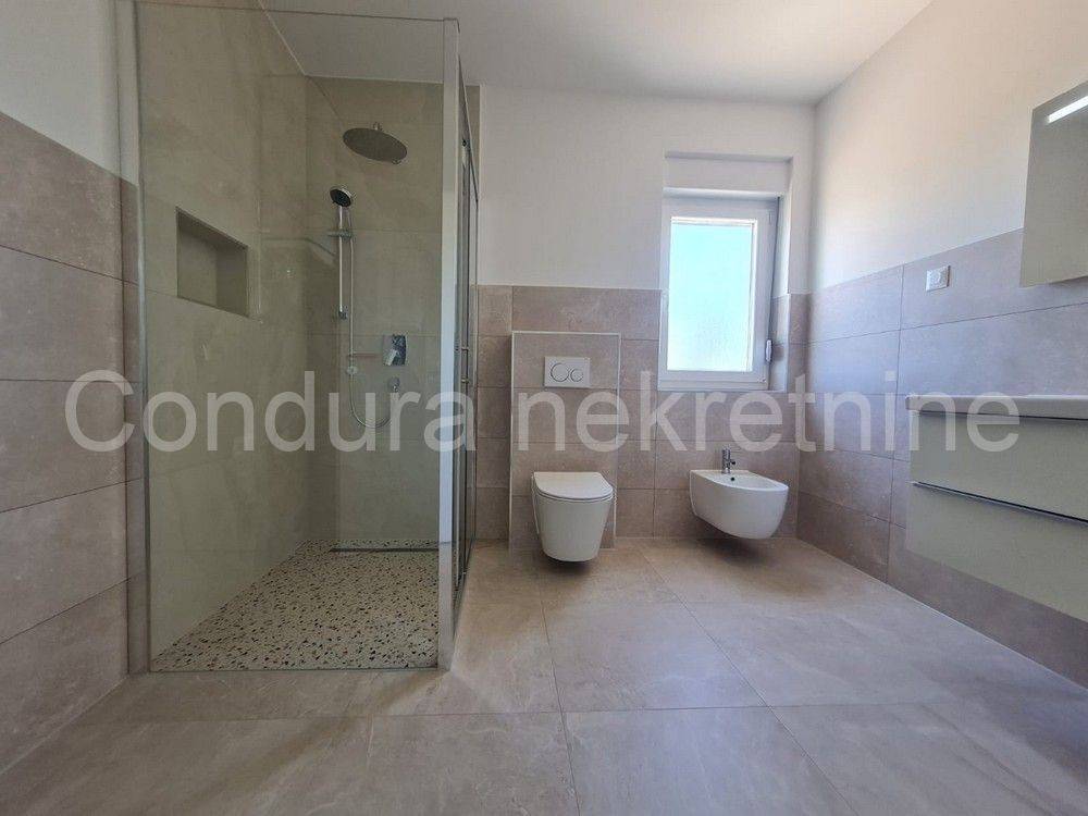 Apartman na moru, Prodaja, Vir, Vir