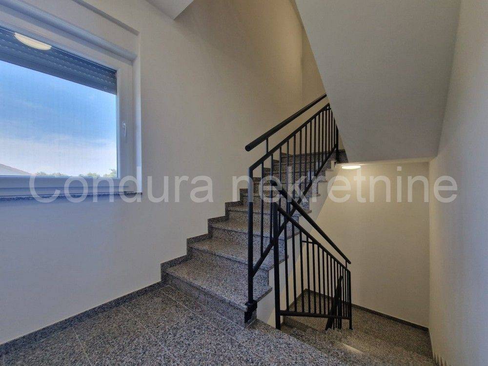 Apartman na moru, Prodaja, Vir, Vir