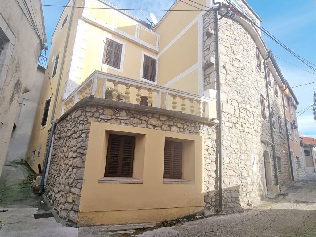 pogled na kuću s prednje strane