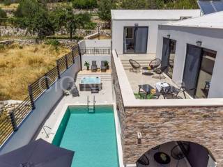 Vila, Prodaja, Omiš, Čisla