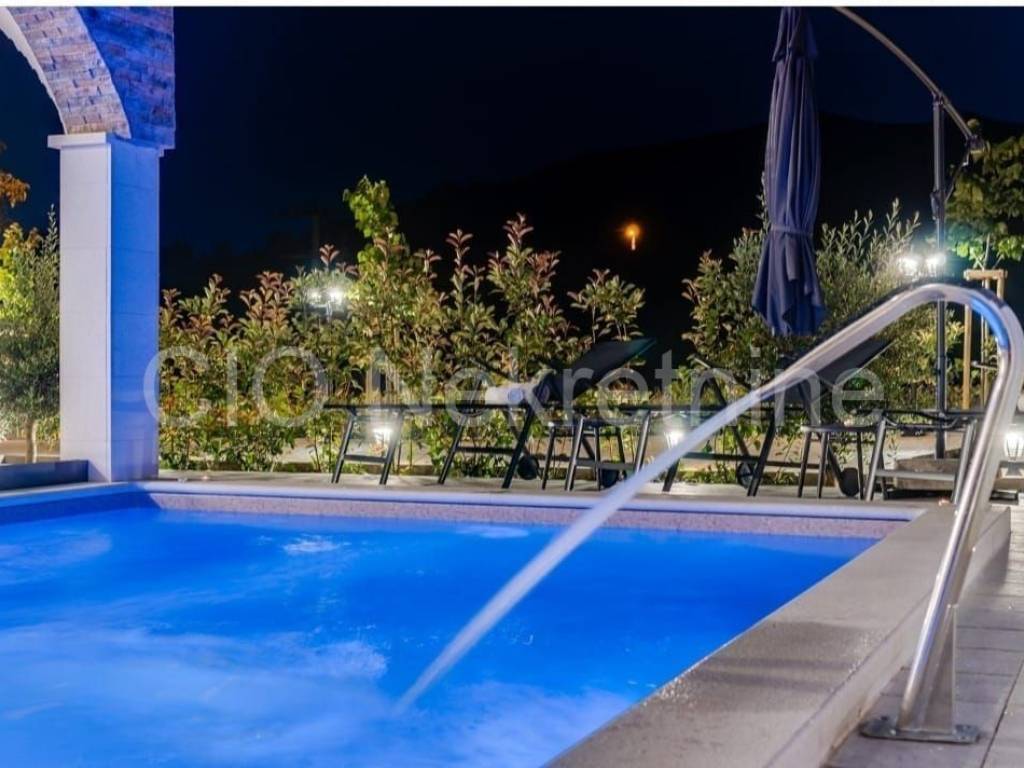 Vila, Prodaja, Omiš, Čisla