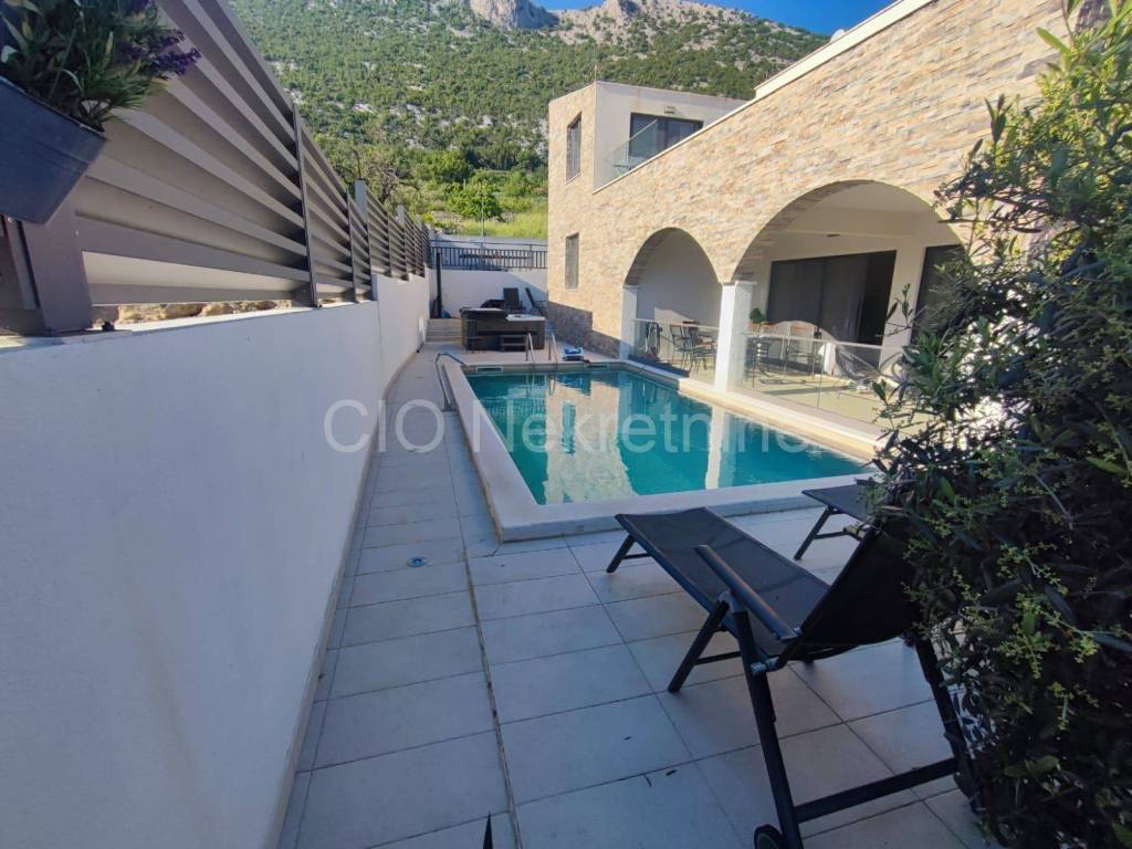 Vila, Prodaja, Omiš, Čisla