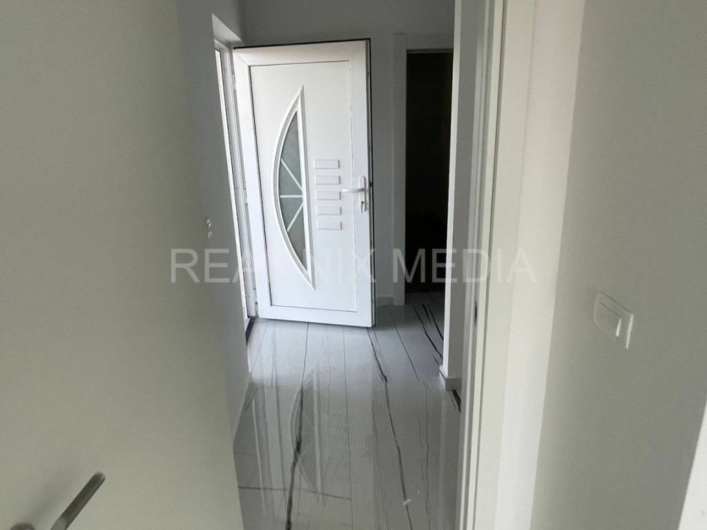 Apartman na moru, Prodaja, Vir, Vir