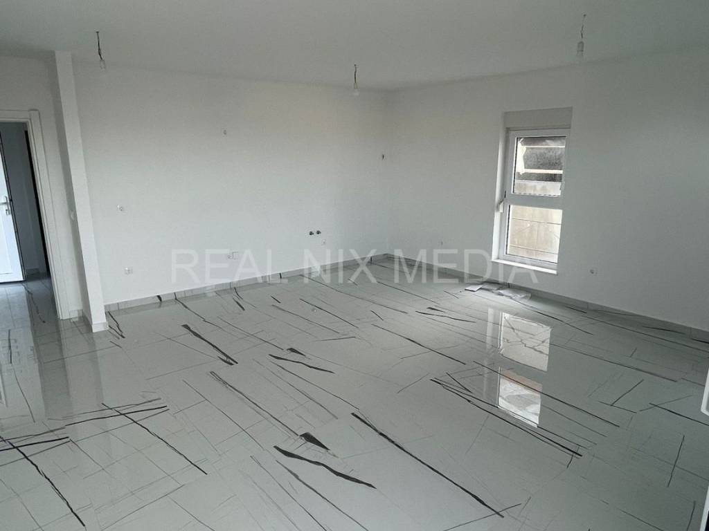 Apartman na moru, Prodaja, Vir, Vir