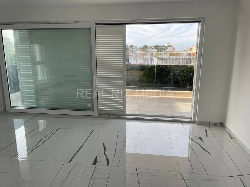 Apartman na moru, Prodaja, Vir, Vir