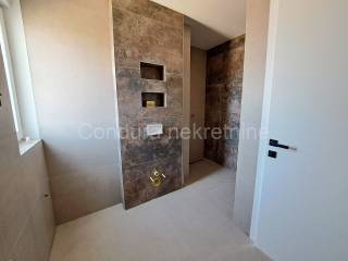 Apartman na moru, Prodaja, Nin, Nin