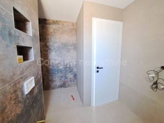 Apartman na moru, Prodaja, Nin, Nin