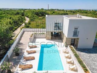 Vila, Prodaja, Nin, Grbe