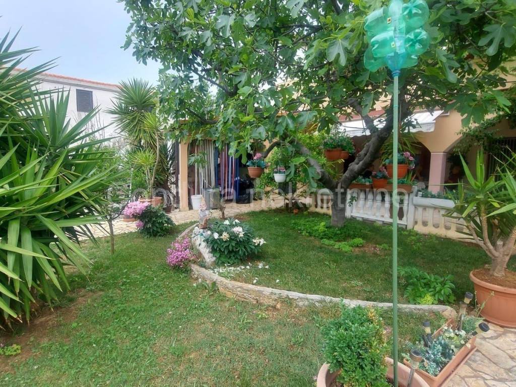 Apartmanska kuća, Prodaja, Vir, Vir