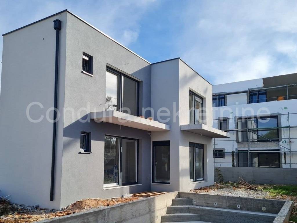 Vila, Prodaja, Privlaka, Privlaka