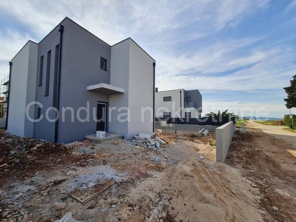 Vila, Prodaja, Privlaka, Privlaka