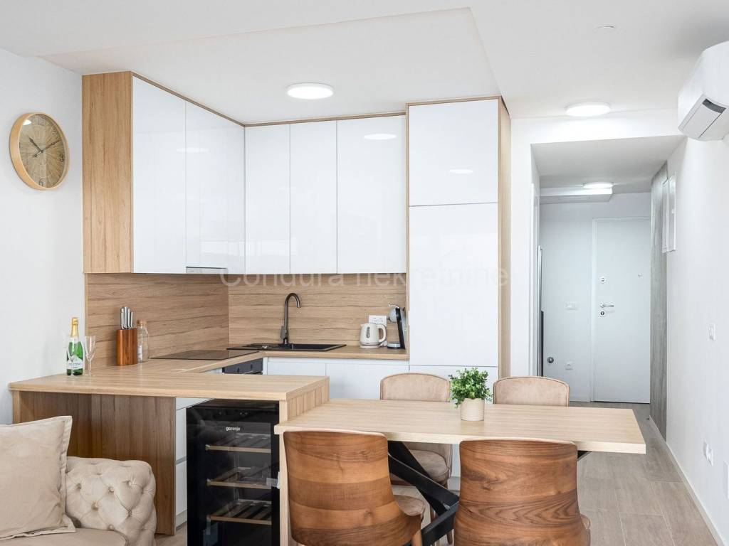 Apartman na moru, Prodaja, Povljana, Povljana