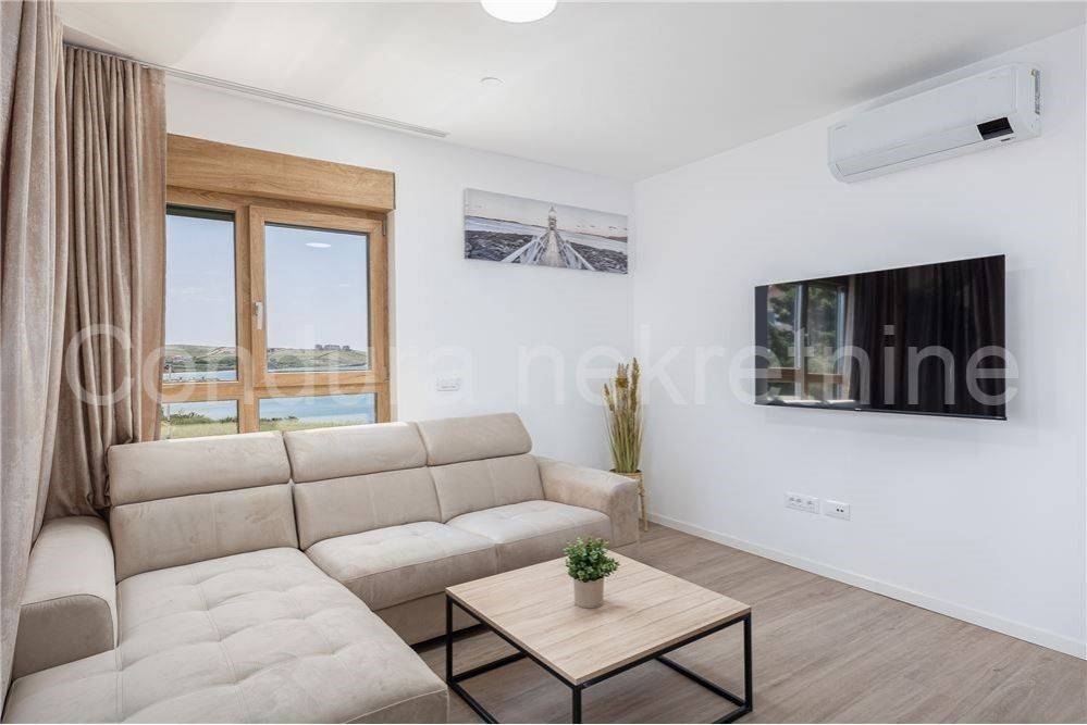 Apartman na moru, Prodaja, Povljana, Povljana