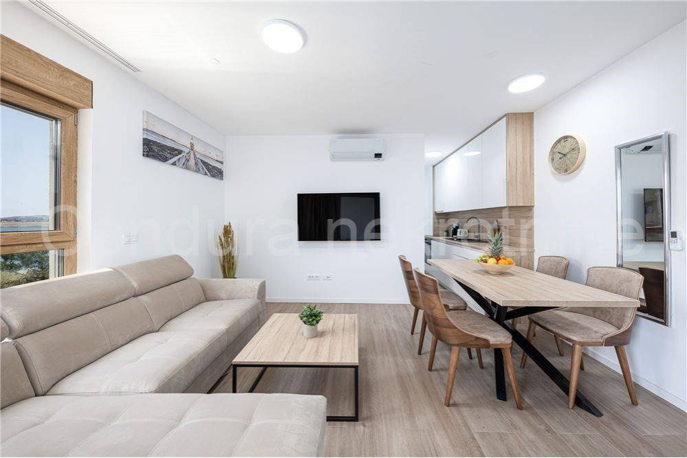 Apartman na moru, Prodaja, Povljana, Povljana