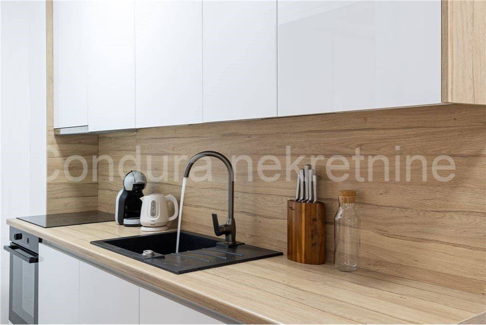 Apartman na moru, Prodaja, Povljana, Povljana