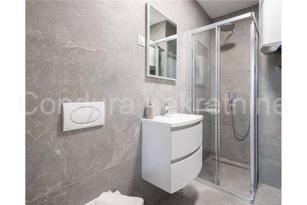 Apartman na moru, Prodaja, Povljana, Povljana