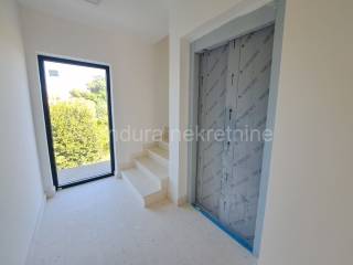 Apartman na moru, Prodaja, Nin, Zaton