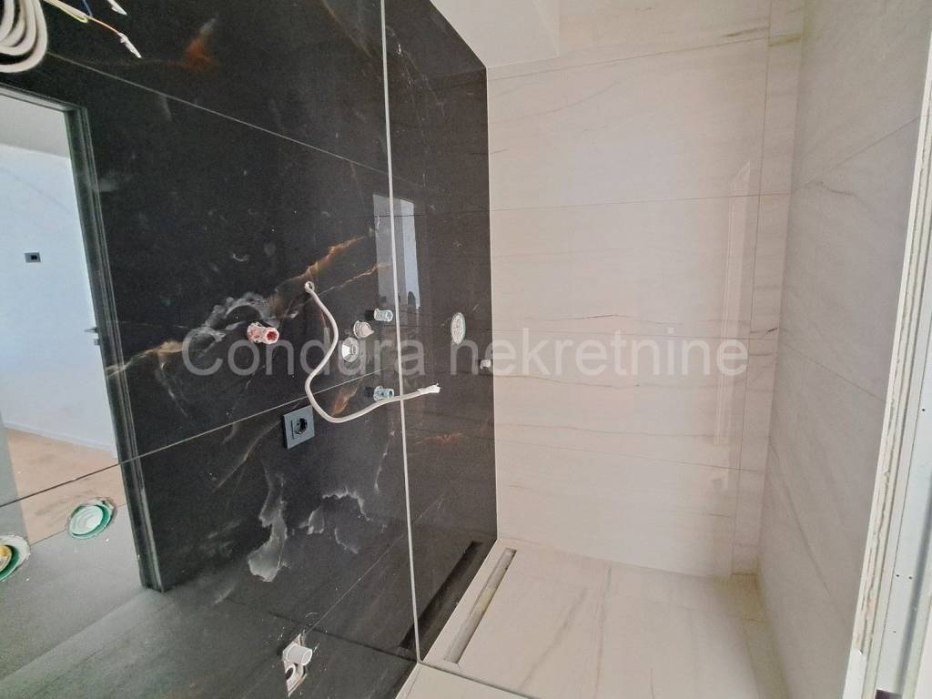 Apartman na moru, Prodaja, Nin, Zaton