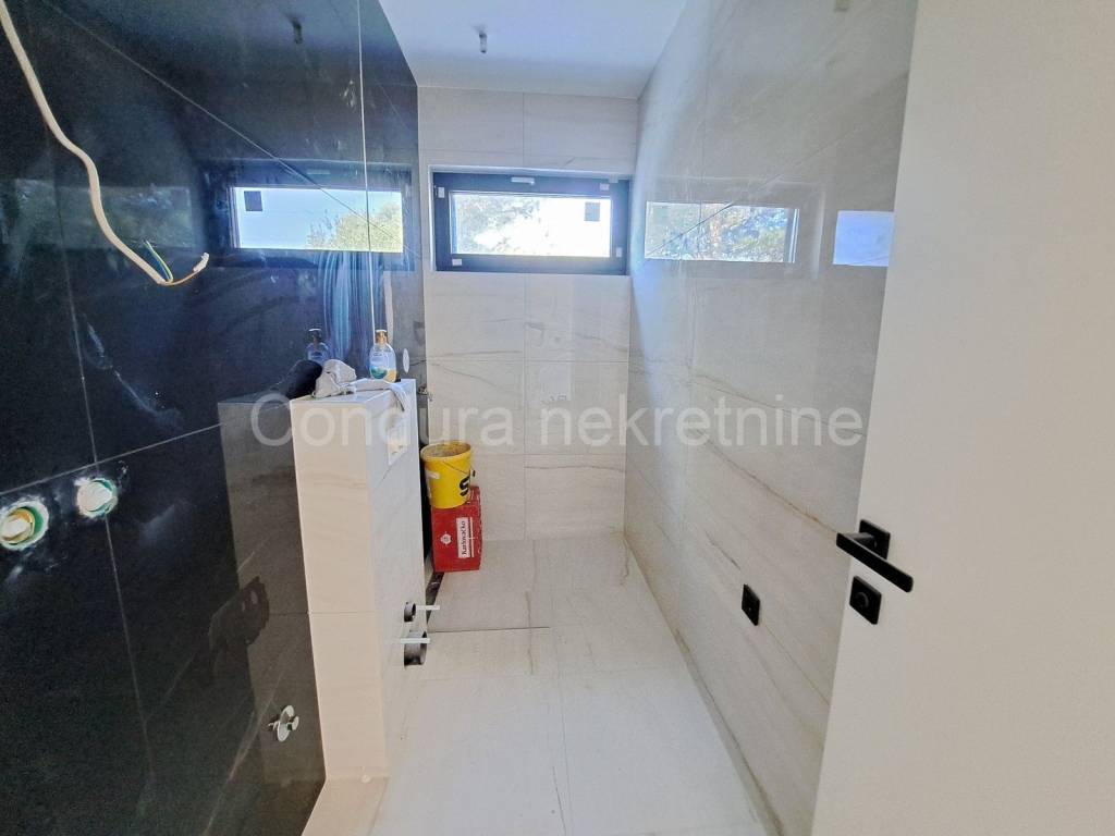 Apartman na moru, Prodaja, Nin, Zaton