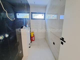Apartman na moru, Prodaja, Nin, Zaton