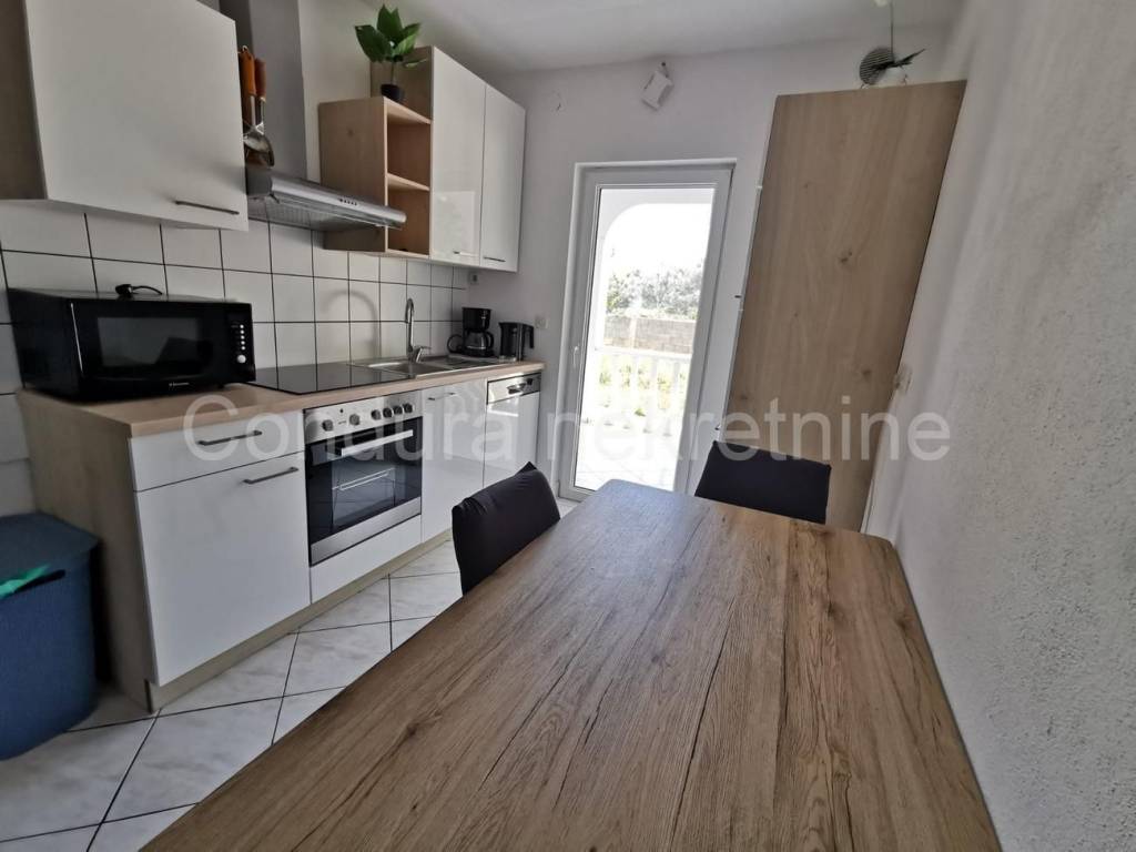 Apartman na moru, Prodaja, Vir, Vir