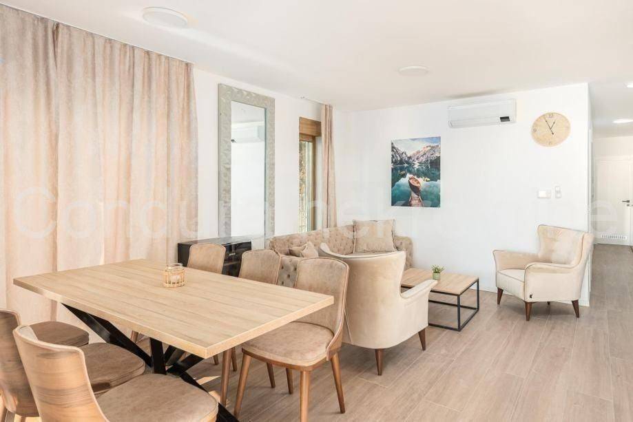 Apartman na moru, Prodaja, Povljana, Povljana