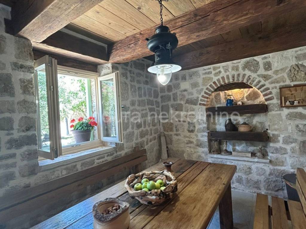 Kamena kuća, Prodaja, Privlaka, Privlaka