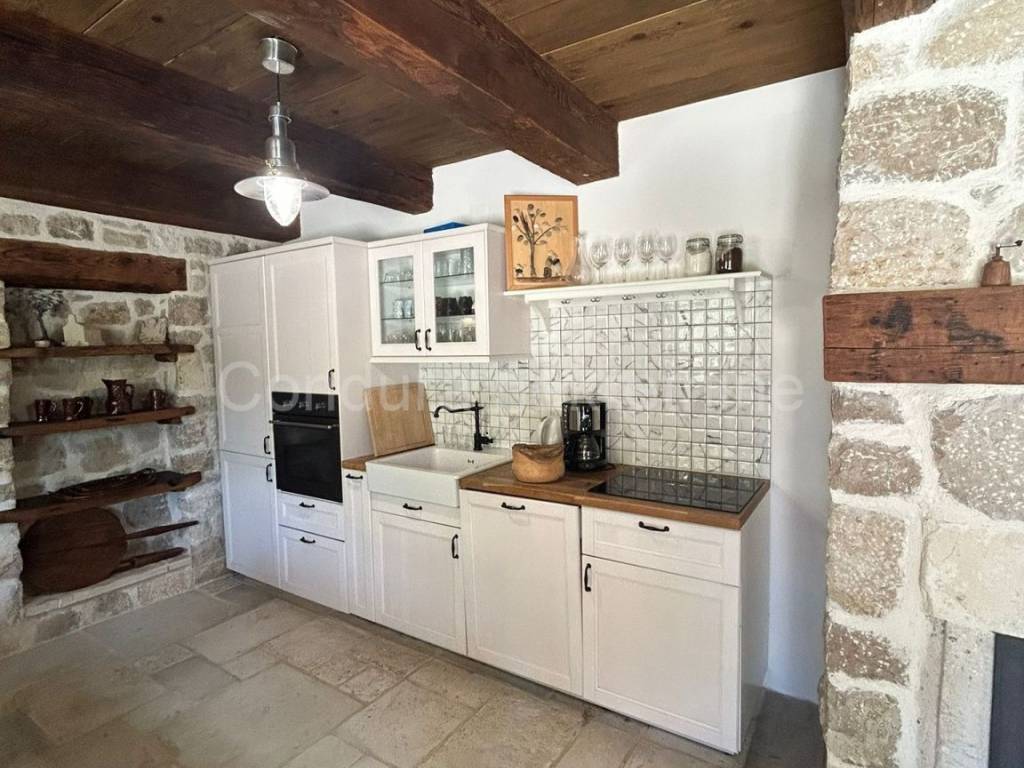Kamena kuća, Prodaja, Privlaka, Privlaka