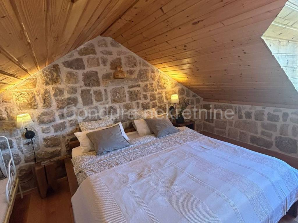 Kamena kuća, Prodaja, Privlaka, Privlaka
