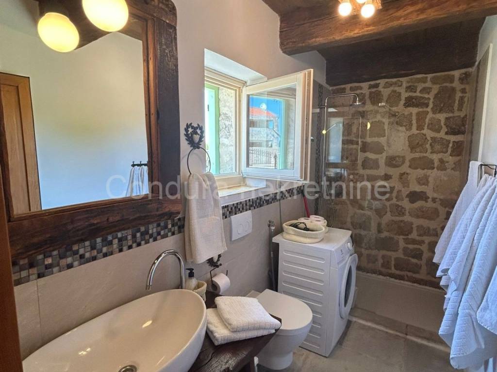 Kamena kuća, Prodaja, Privlaka, Privlaka